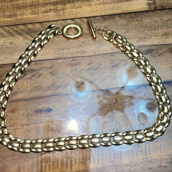 Gold tone choker toggle closure necklace - Picture 6 of 6